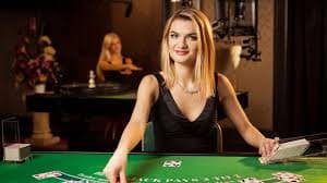 sss999net တိုက်ရိုက်ကာစီနို — Mobile ဖုန်းဖြင့် Live Baccarat ကစားနေသောမြင်ကွင်း